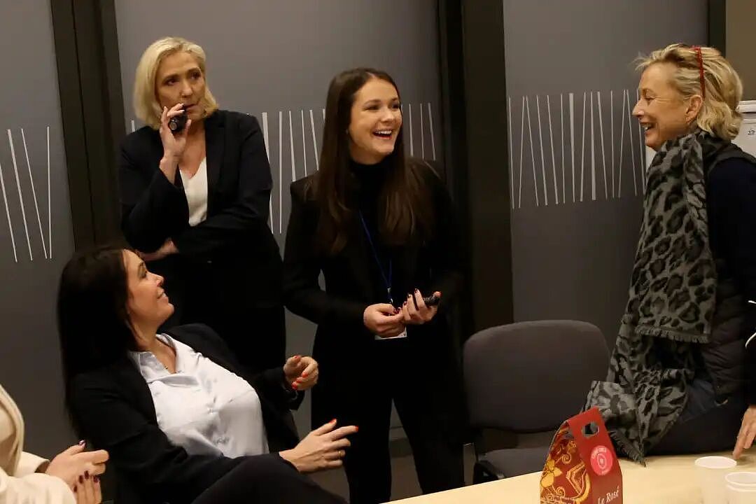 法兰西第一赘婿太会了！甩了勒庞侄女，官宣意大利公主，一路全靠女人托举？（组图） - 17