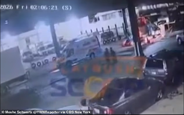凌晨2点，7名男子突然从纽约下水道爬出！接下来一幕让警察都懵了（组图） - 1