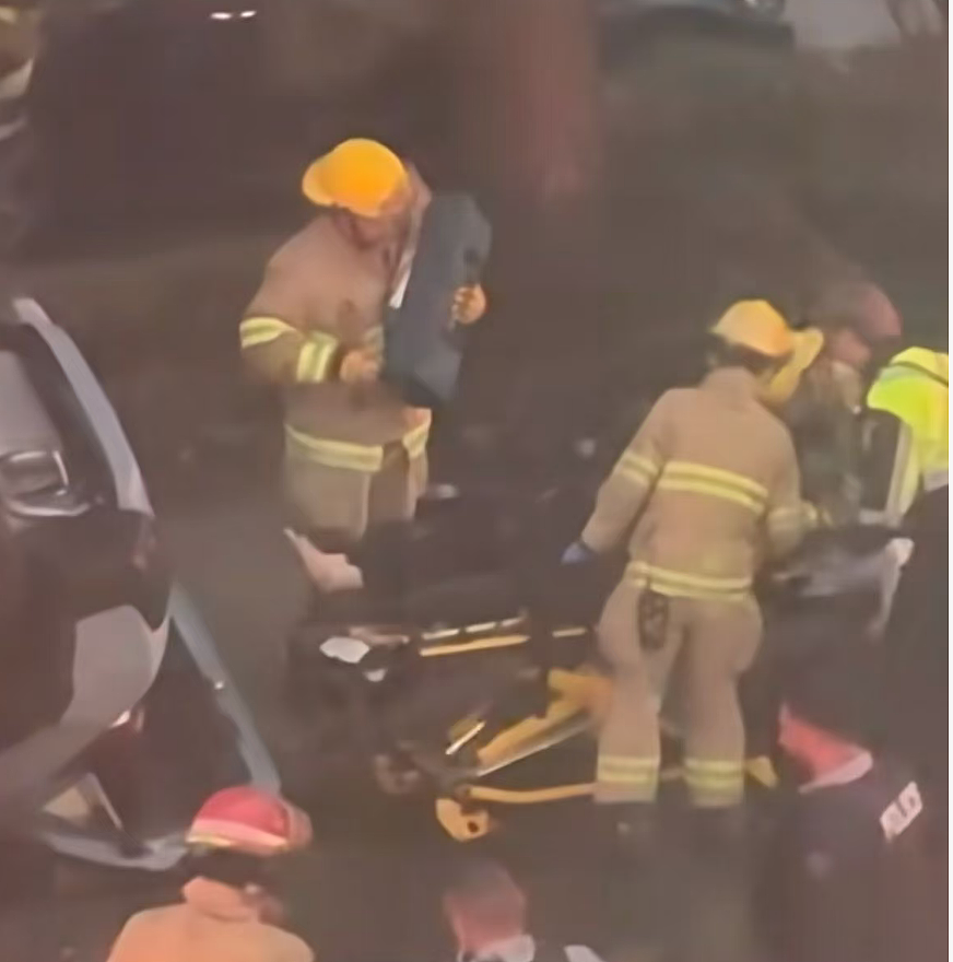 离奇车祸!摩托车“起飞”挂在红绿灯上,视频流出后全网炸了...(组图) - 13