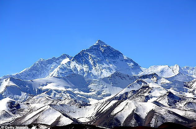 真想不到！有人在珠峰被“安排下山”：一趟直升机，就是一笔大生意（组图） - 6