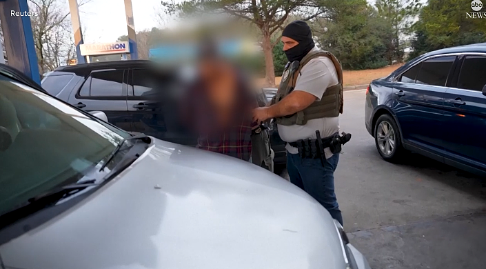 没身份黑在美国多年！无证移民涉家暴被捕，拘押期间突然死亡（组图） - 2