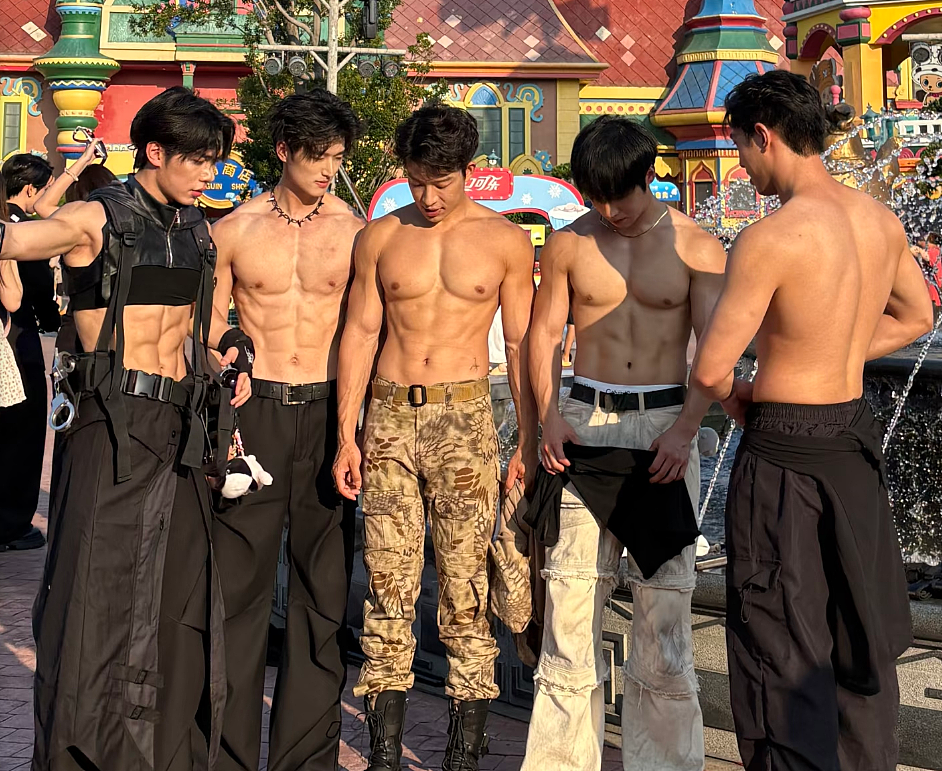 被官方痛批的“男菩萨”,让多少景区晚节不保?(组图) - 4