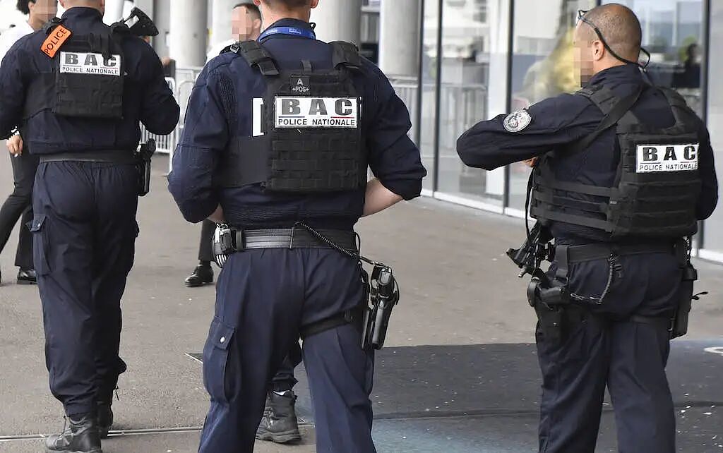 巴黎美国银行差点被炸，凶手竟未成年？网上600欧一单的恐怖袭击也敢接！（组图） - 3