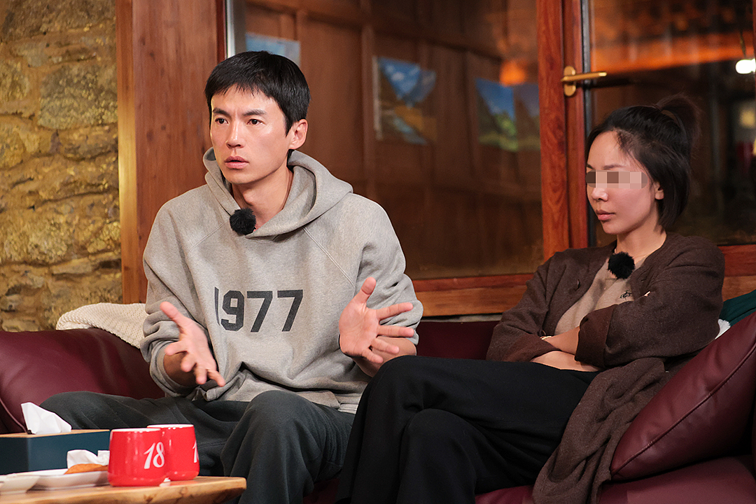 震惊！宋宁峰被曝婚内出轨前夜与Q女士秘密会面！一封道歉信引爆全网：亲口承认隐瞒婚史撩第三者，带5岁女儿密会小三！认错退圈！ - 8