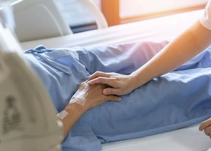 84岁老太骨折求医,医生竟问“要不要安乐死?” 老人崩溃:我只是疼,不是想死...(组图) - 4