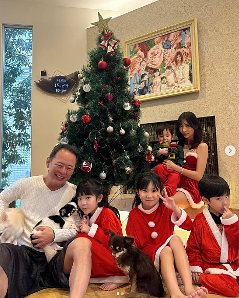 比丈夫小26岁的性感模特7年拼4胎,31岁却突然宣布下海陪酒(组图) - 12