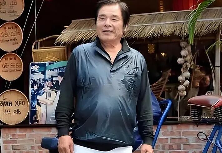 6个老婆同住豪宅,每人“月薪”7万!71岁宝刀未老又娶娇妻!现实版“韦小宝”(组图) - 9