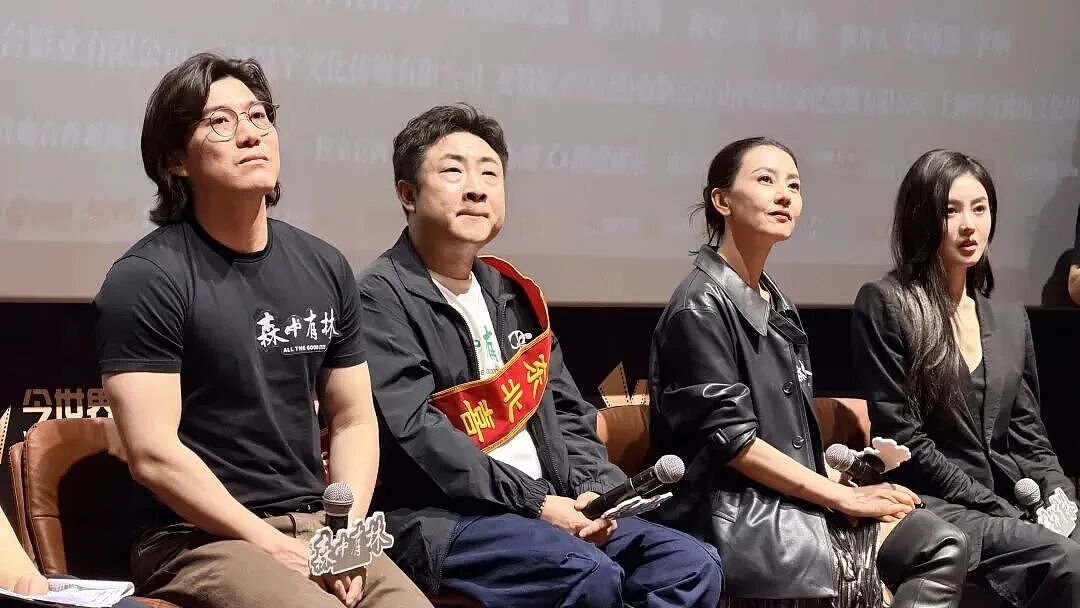 全网刷屏！高圆圆现身沈阳菜市场卖辣白菜！动作麻利圈粉无数！网友：羡慕赵又廷到哭（组图） - 3