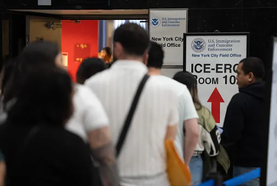 纽约市公布报告:ICE逮捕增长71%,一半发生在移民法庭门口(组图) - 2