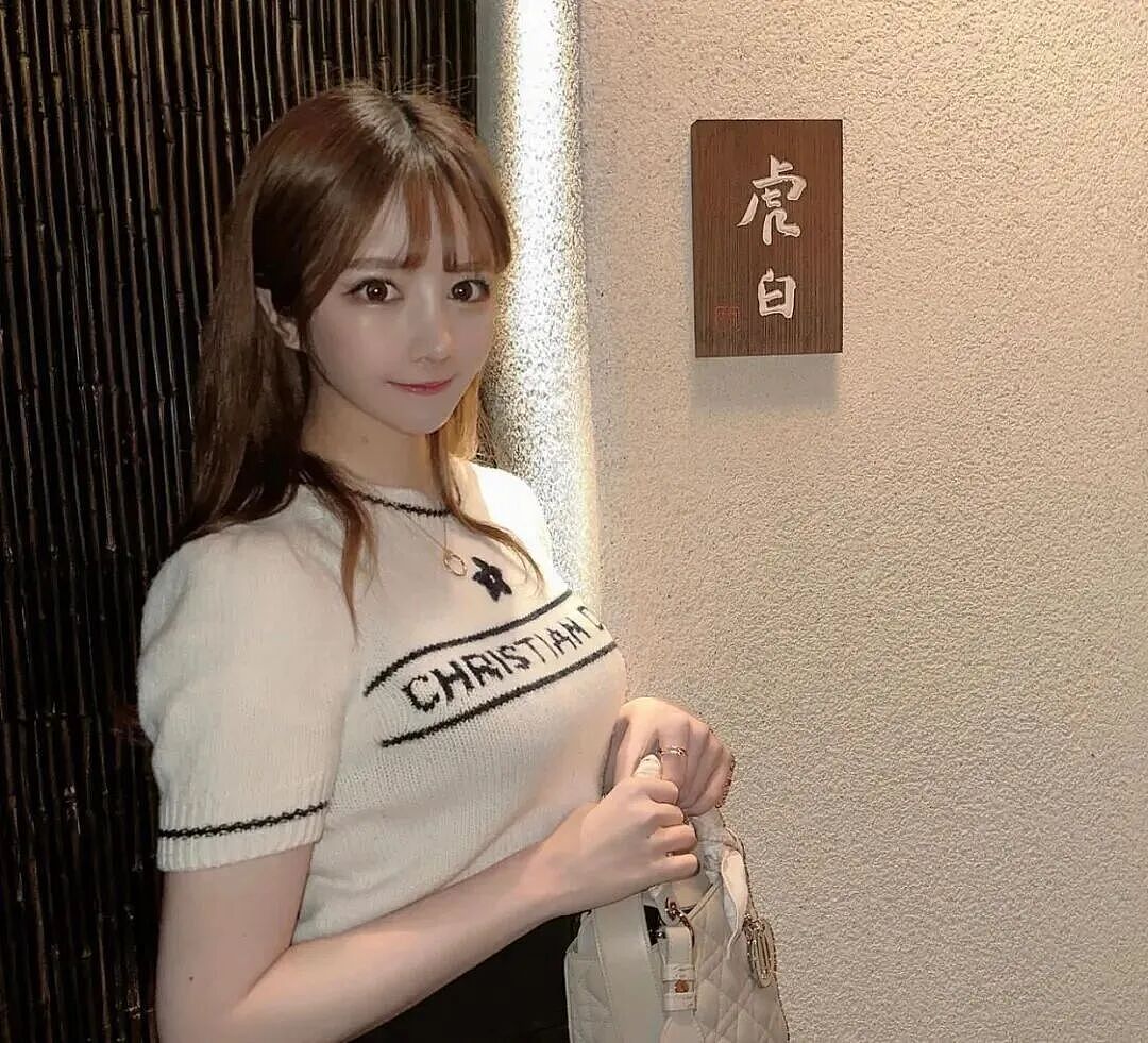 日本美女网红晒世界杯观赛自拍照，遭千万日本网友狂酸：靠爸爸活才有钱去现场！（组图） - 36