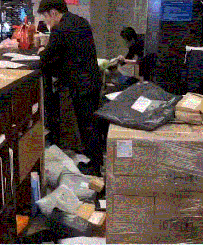 大马旅游团赴华狂购1200件快递，酒店秒变“菜鸟驿站”！网友：建议收费（组图） - 4