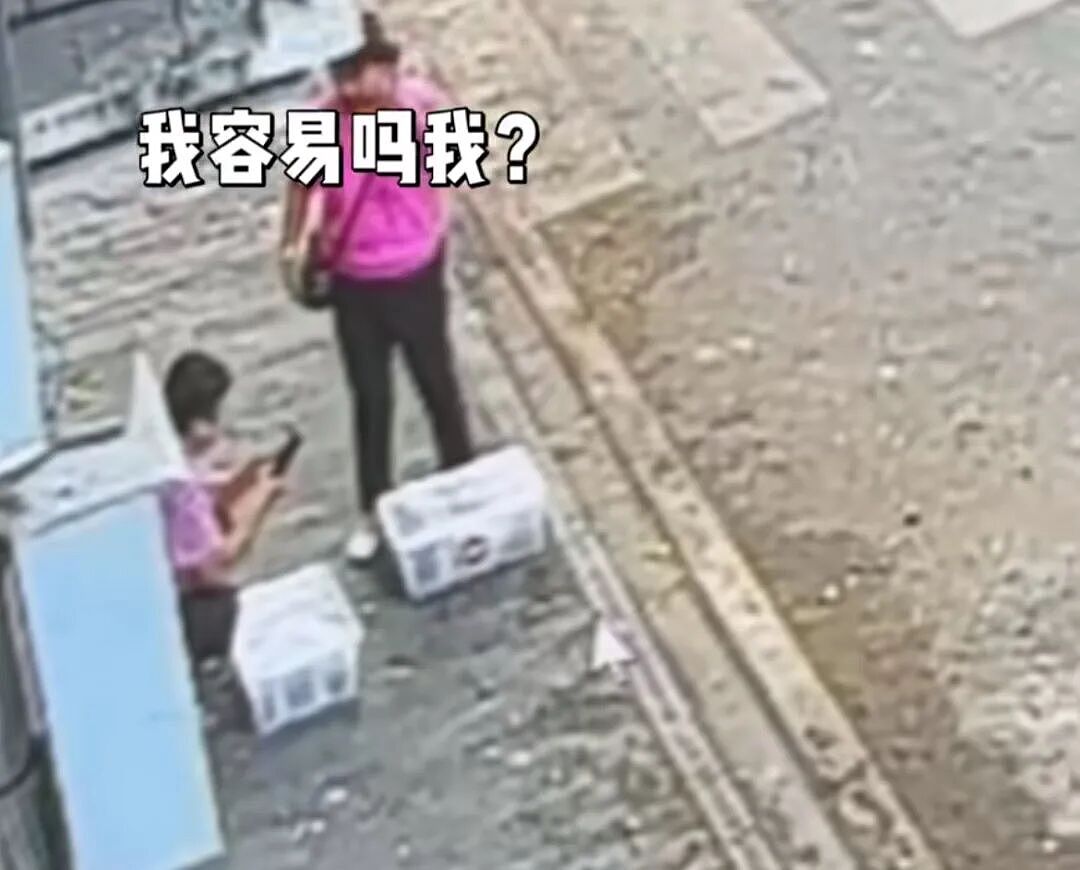 云南泼水节乱象频发：女子遭围攻、新车变泡水车，传统民俗竟成流氓狂欢（组图） - 12