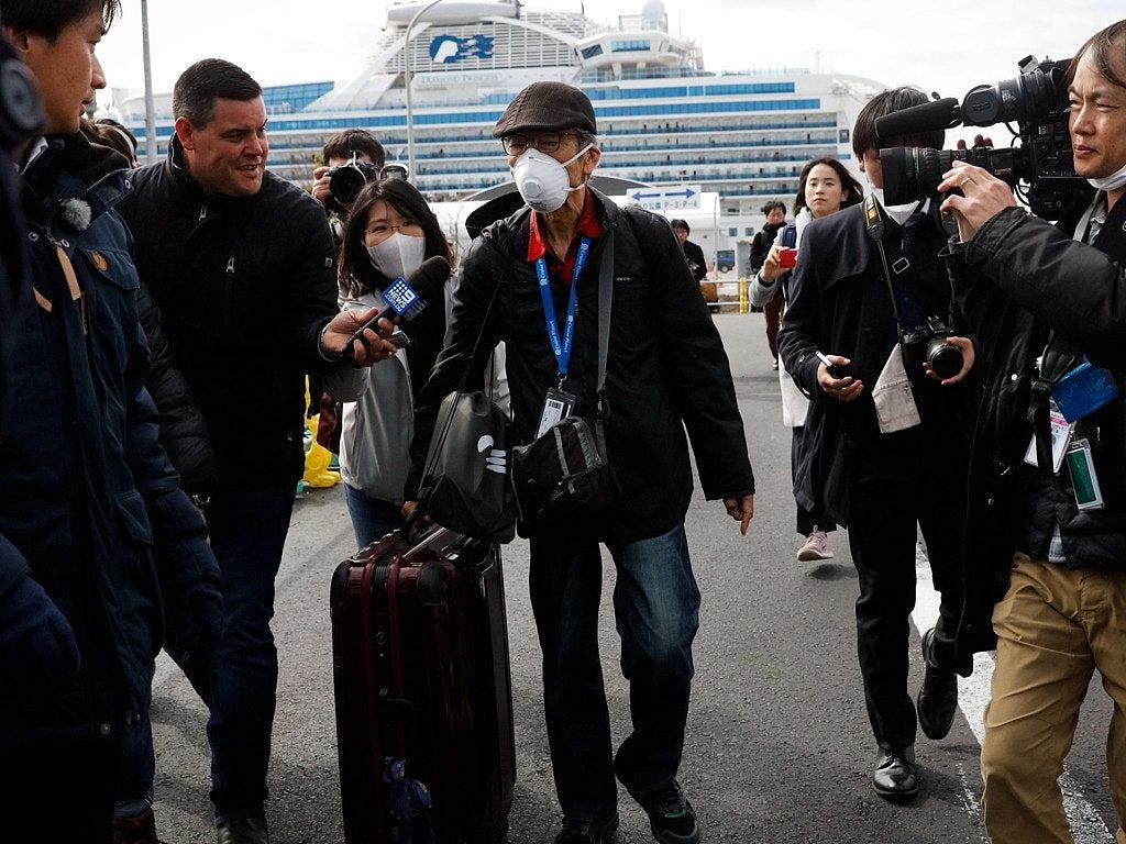 数百名“钻石公主号”乘客下船引恐慌 哨声四起的东京 - 3