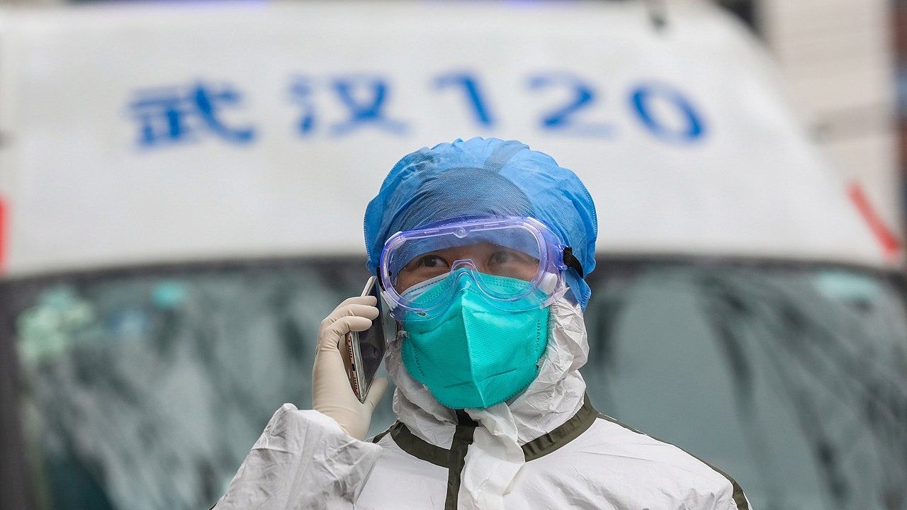 社论：《大国战“疫”》遭下架  “低级红”该休矣 - 1