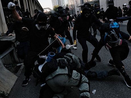 香港警方：涉抢警员配枪案的被捕人士均获保释候查 - 5
