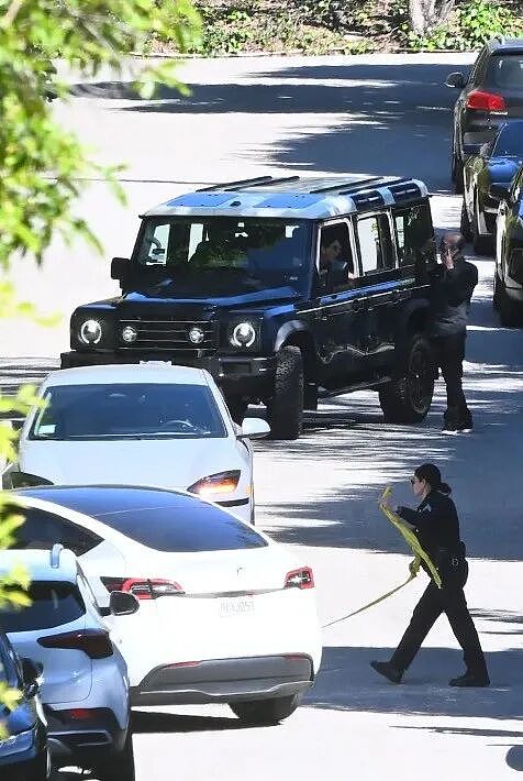 蕾哈娜豪宅被人连开N枪，她本人还在家带娃？！枪手抓了，但动机成迷...（组图） - 5