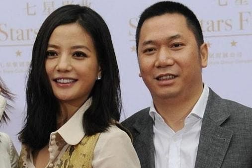 曾6天输光近3亿,赵薇前夫遭港澳名媛掀桌“讨息”(组图) - 1