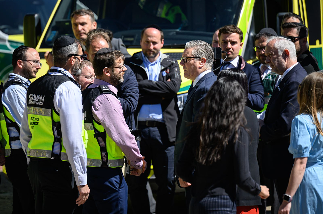 澳洲发布赴英旅行警告！恐袭威胁升级至“严重”，首相视察遭抗议，局势不容乐观（组图） - 7