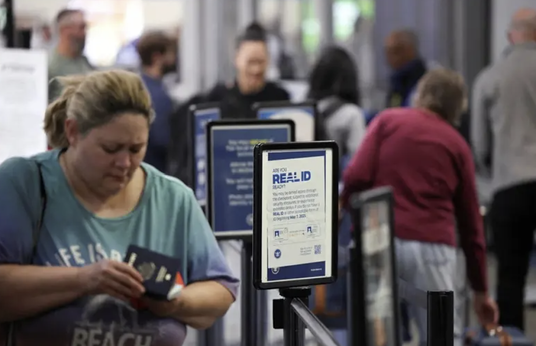 最新全球护照排名公布！美国免签180个国家，排名全球第10，第一还是这个国家（组图） - 4
