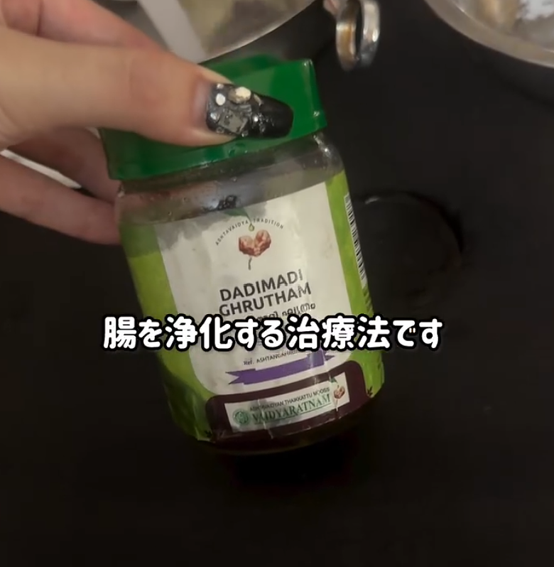 日本早稻田大学女生赴印度住院1个月，把油灌进眼睛和肠道，只为体验排毒！日网友：不脏吗？ - 12