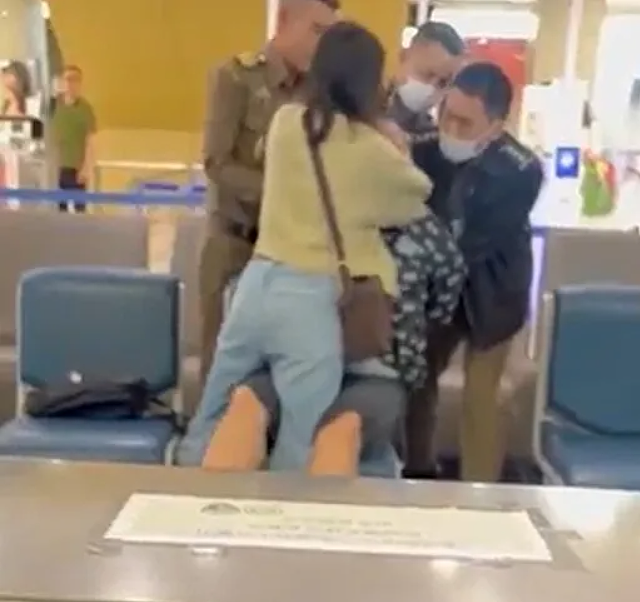 华人男子大闹国际机场，结果惨了：将立即驱逐出境，终身禁止入境（组图） - 6