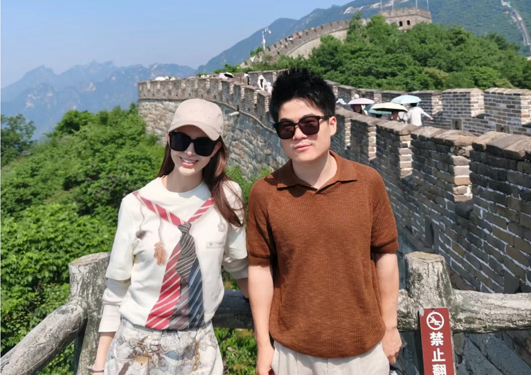 董宇辉陪昆凌3娃爬长城！周杰伦5000万豪宅+澳洲私校，却坚持每年回国“补课” - 2