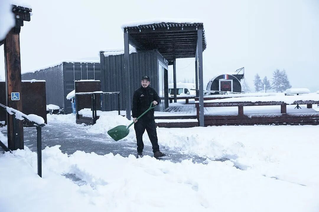 新西兰一地进入紧急状态!25厘米暴雪砸下,华人游客被困,发贴“求出逃”...(组图) - 16