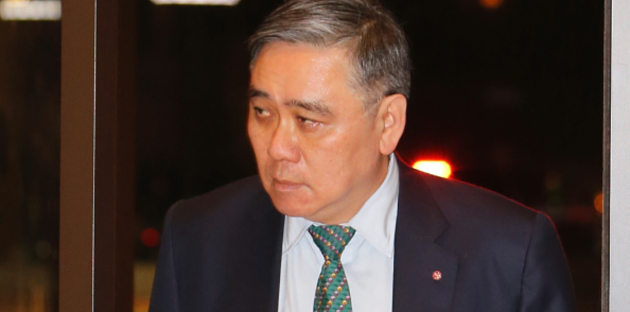74岁富豪约会20岁女大学生,去年曝出5岁私生子,被索10亿抚养费!一生情史丰富(组图) - 1