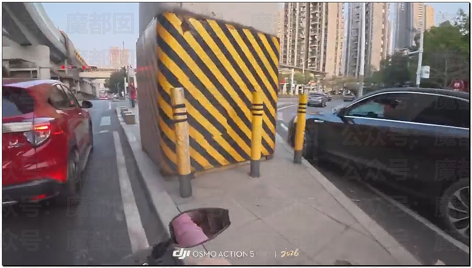 热搜爆了！何润东再扮项羽现身苏超赛场，因“粉底液将军”躺赢（组图） - 50