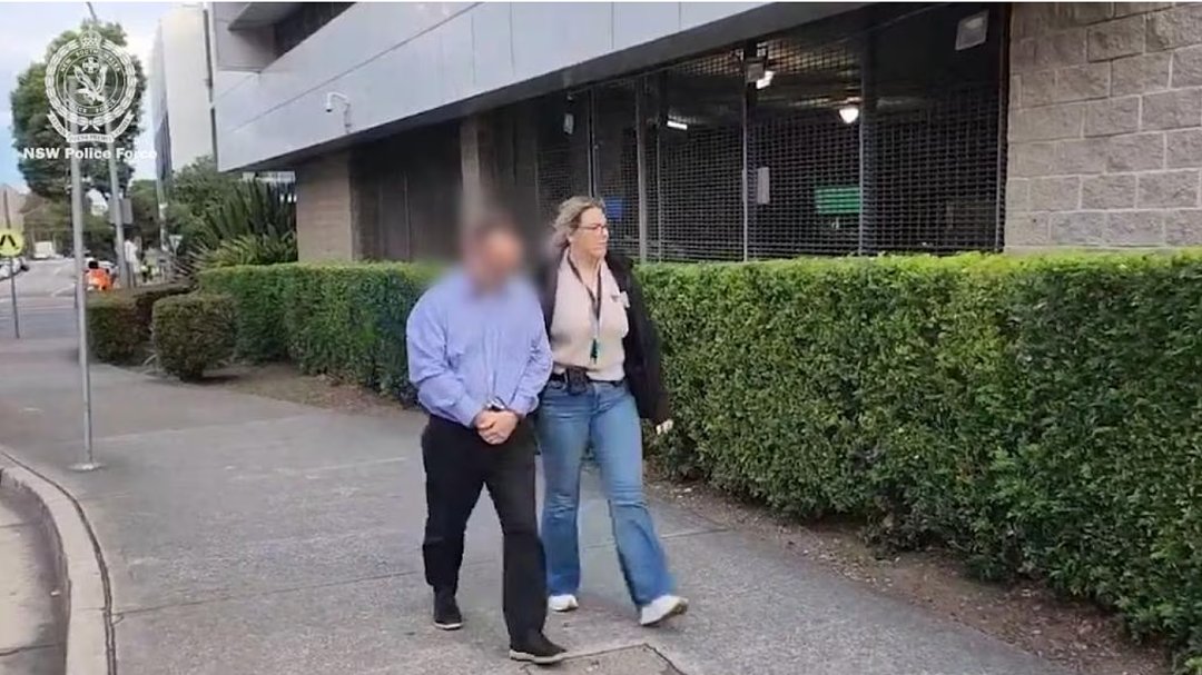 惊曝！悉尼华人区小学出事了！54岁男教师校内被捕！涉嫌持有儿童虐待材料，车内还查获毒品！家长们炸锅了…… - 2