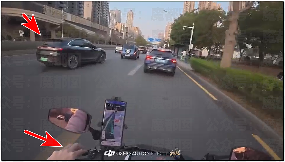 热搜爆了！何润东再扮项羽现身苏超赛场，因“粉底液将军”躺赢（组图） - 45