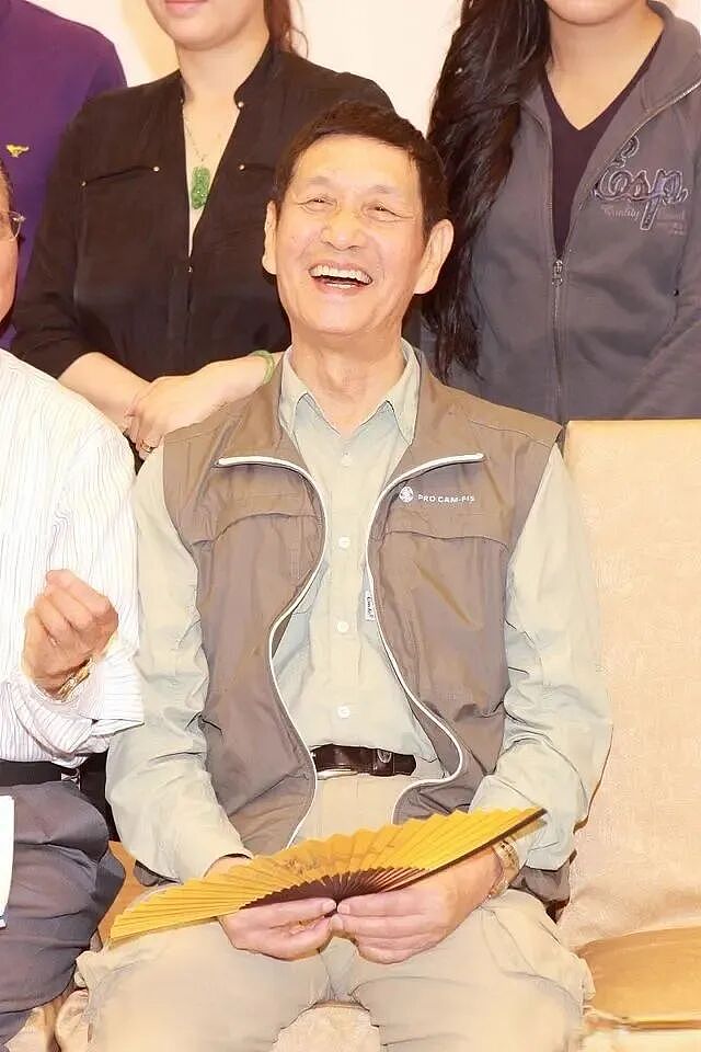 又一大师悄然离世,曾与周星驰世纪对骂!“我见尽港片辉煌,最后却一无所有”(组图) - 33