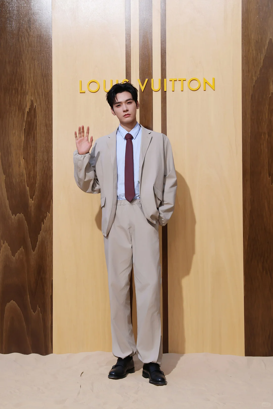 Prada这次的“丑衣服”,许光汉穿上也救不了…… - 7