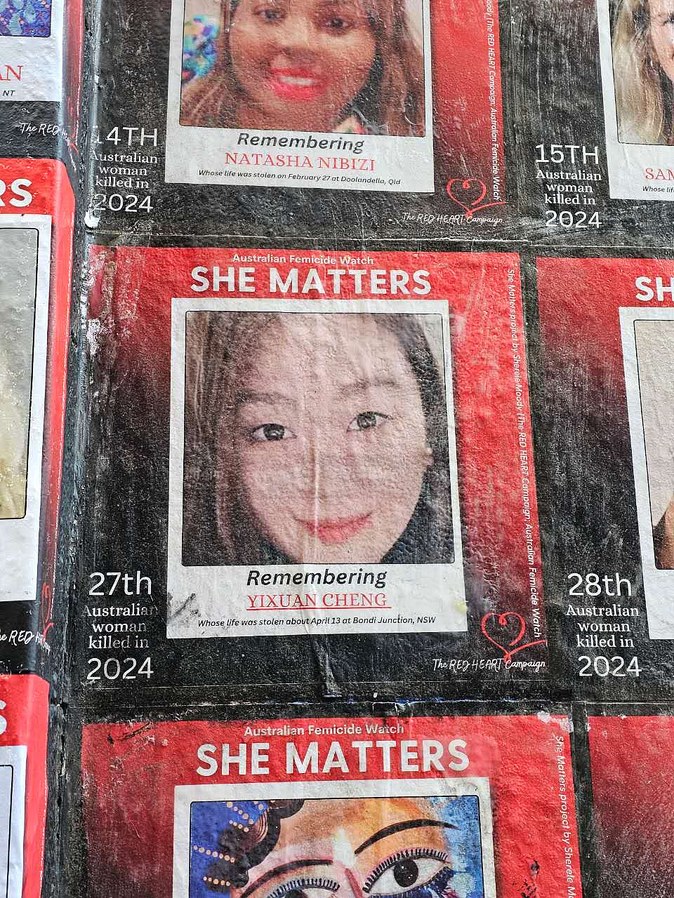 包括3名华人女孩！墨尔本市中心有一面照片墙，挂着100多位女性的照片，她们都有一个共同点 - 4