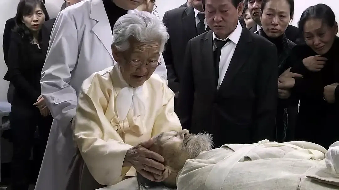 感动全网纪录片102岁女主去世!与夫相守76年,朴素爱情惹哭观众(组图) - 15