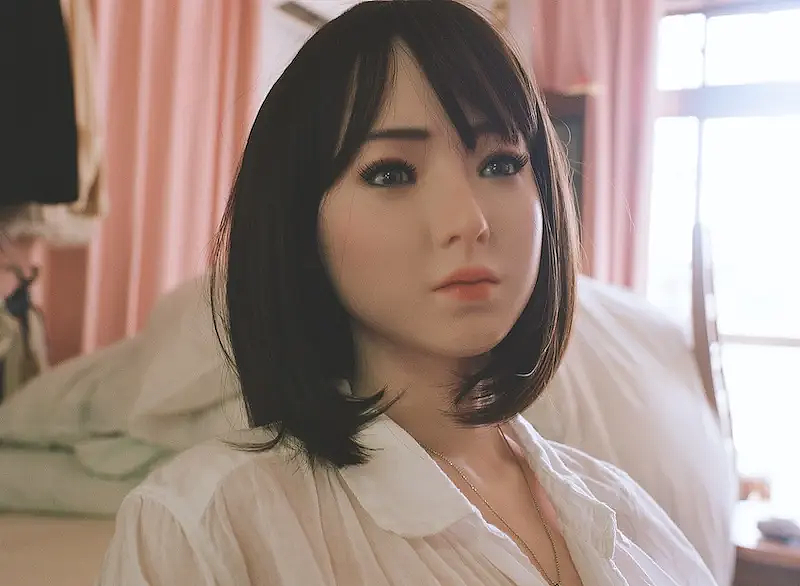 日本60岁大爷恋上硅胶娃娃!抛弃妻女后同居,带“她”四处约会游玩?(组图) - 2