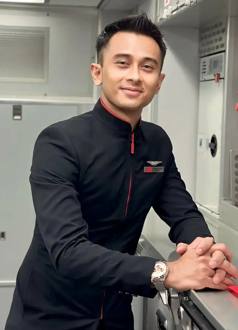 假空姐大闹亚航，大马空少抢镜！逆龄颜值、制服诱惑全网圈粉无数（组图） - 11
