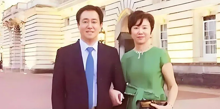 许家印前妻找了个年轻西人男友？一场千亿级别的资金转移！真相来了（组图） - 5