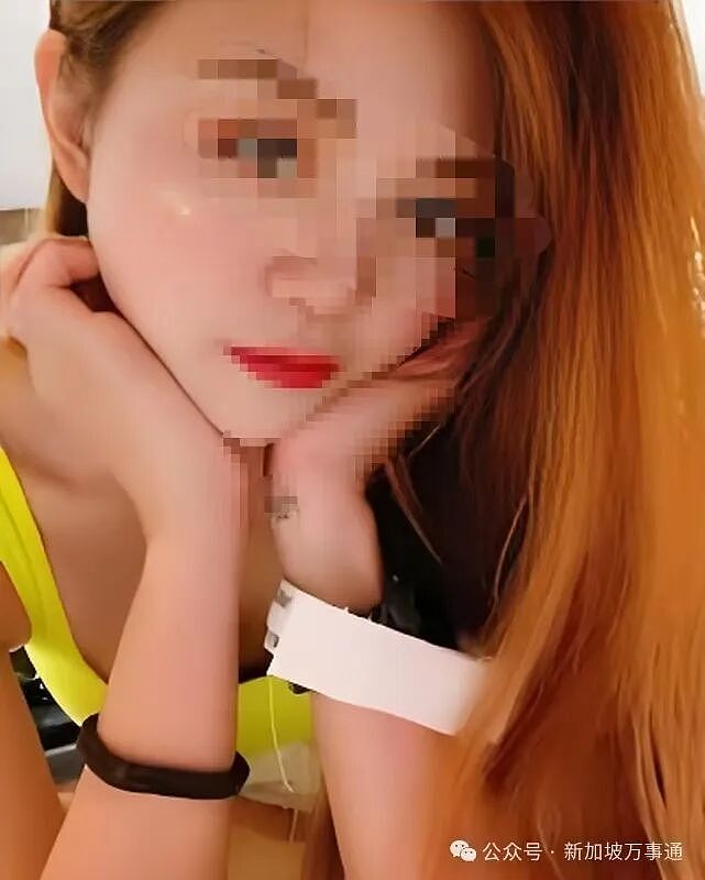 性感女网红“袒胸露乳”拜佛，没点香被指摆拍！网友：连神仙都骗？ - 8