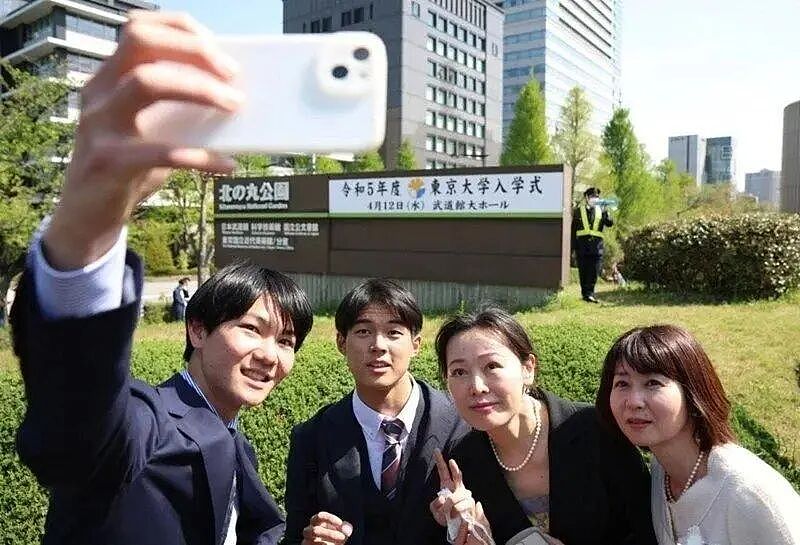 全网炸锅:“我逃了,兄弟们!”刷爆信用卡+欠租跑路!中国留学生极限操作引众怒(组图) - 1