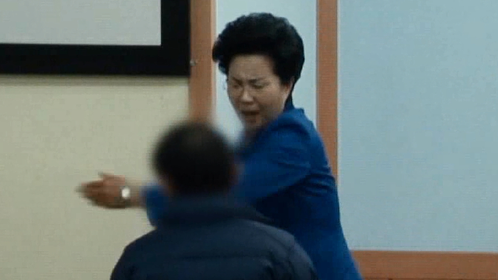8旬“巫婆”活活烤死侄女仅判7年！洗脑操控家族几十年，恐怖操作吓坏网友！ - 12
