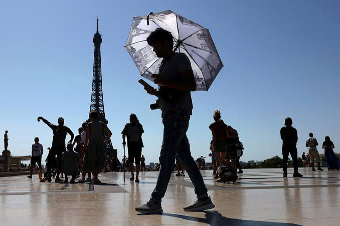 欧洲多国连破40°+高温，仅2成家庭有空调？巴黎急救接4倍心脏骤停报警… - 7