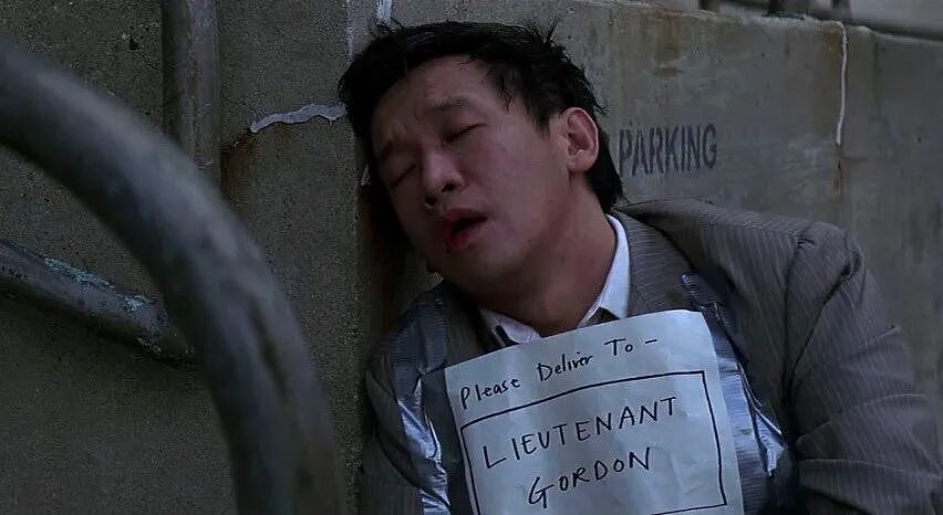墨西哥出了个蝙蝠侠？把小偷绑电线杆上，旁边还放上罪证，结果反被通缉了... - 2