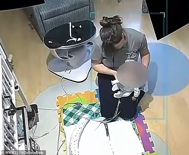 丧心病狂!美国护士虐待9名新生儿致骨折,实刑仅判3年...引公愤(组图) - 2