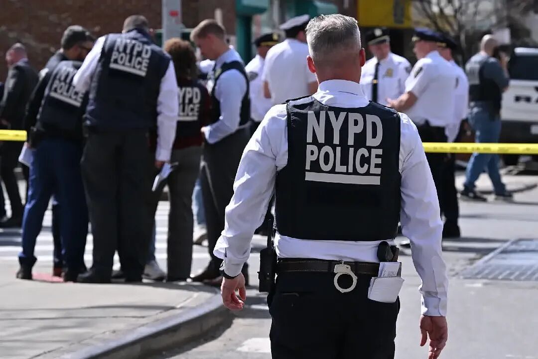 惨剧!歹徒人群中开枪乱射,7个月大女婴遭流弹击中,不幸身亡(组图) - 4