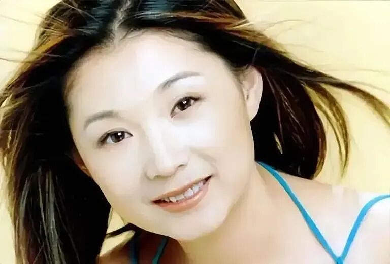 娶大6岁二婚妻子，婚姻19年，愿为她丁克终身！这段不被看好的婚姻，藏着娱乐圈最干净的爱情 - 2