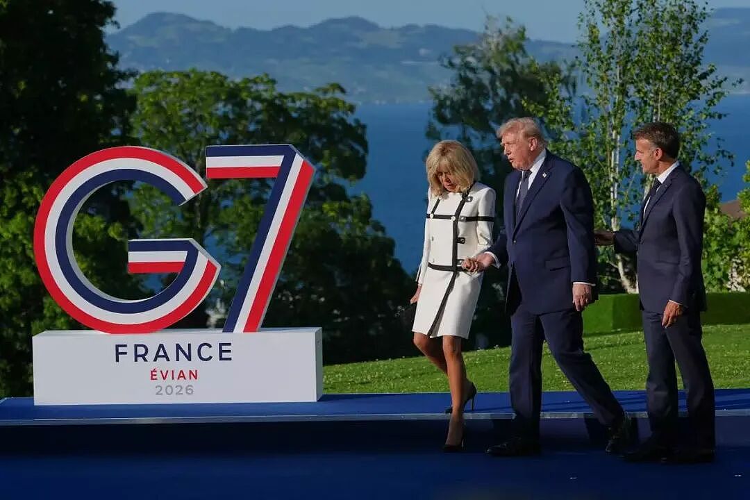 G7峰会成霸总现场？特朗普紧握她的手，耳语不断！小丽姐淡定回应（组图） - 10