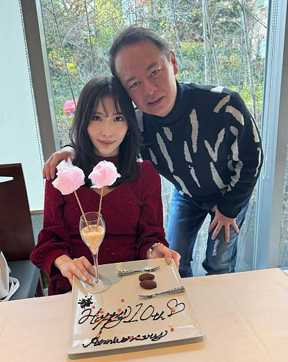 比丈夫小26岁的性感模特7年拼4胎,31岁却突然宣布下海陪酒(组图) - 17