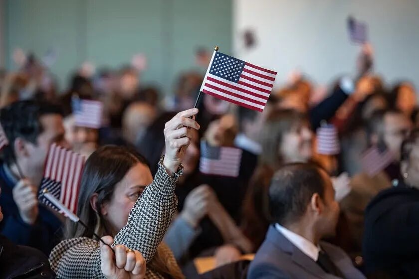 美国移民政策收紧：公民外籍配偶绿卡特权取消，170万家庭面临分离 - 2