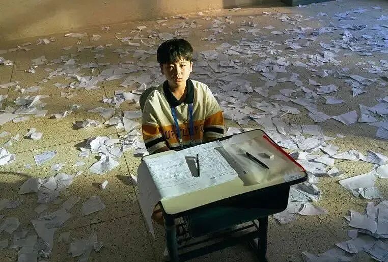 18年全职陪读，北大妈妈推举出的“高考状元”，高二那年进了精神科...（组图） - 1